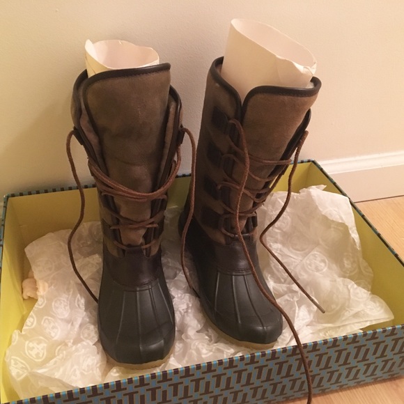 Brand New Tory Burch Argyll Winter Boots - Picture 2 of 7